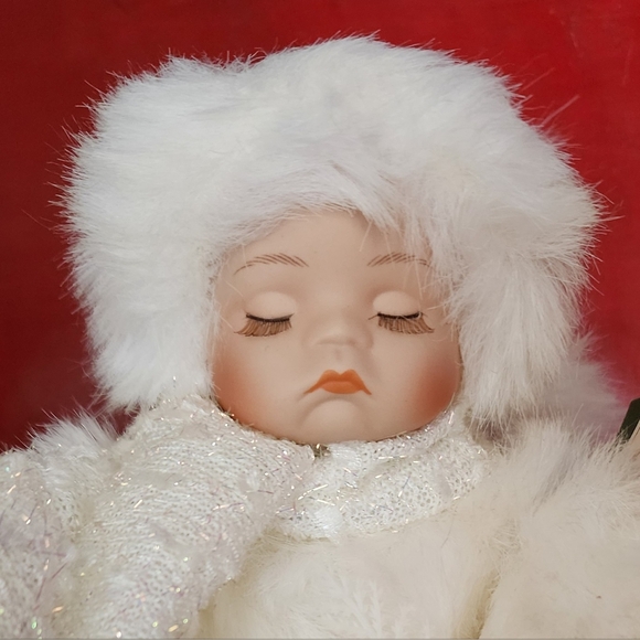 NIB HERITAGE SIGNATURE COLLECTION PORCELAIN DOLL IN SLEIGH WINTER BABY CHARITY - Picture 3 of 10